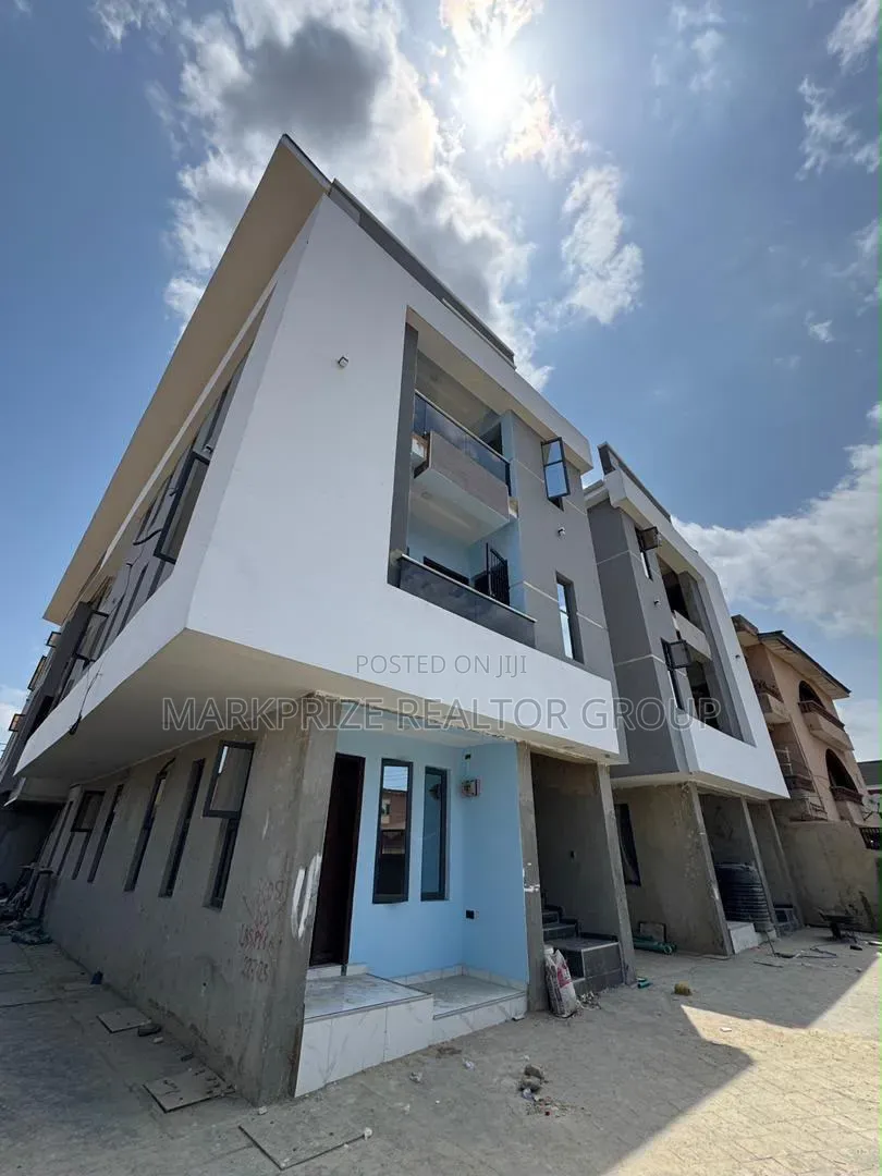 2bdrm Apartment in Gbagada Lagos for sale in Oworonshoki / Gbagada