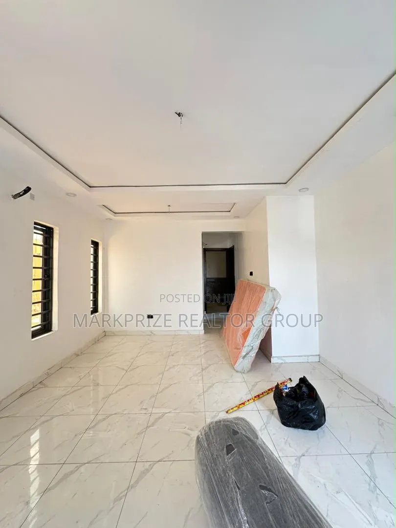 2bdrm Apartment in Gbagada Lagos for sale in Oworonshoki / Gbagada