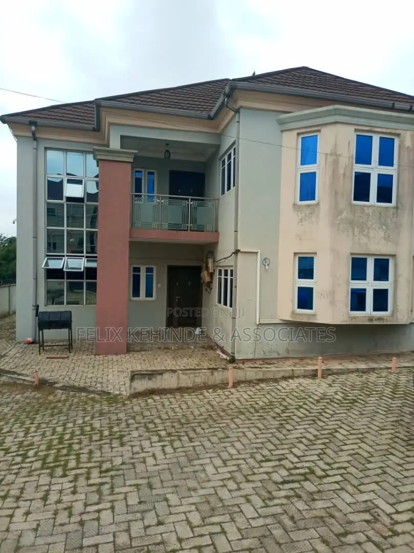 3bdrm Block of Flats in Kolapo Ishola Gra, Akobo for rent in Akobo