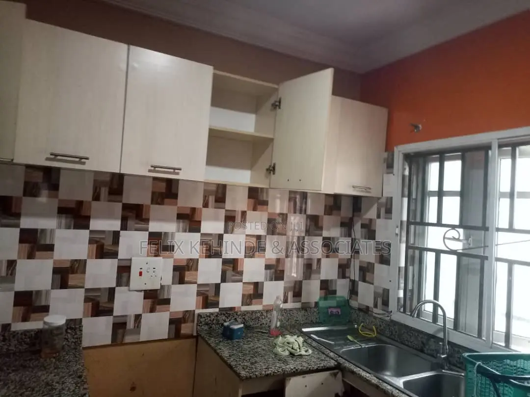 3bdrm Block of Flats in Kolapo Ishola Gra, Akobo for rent in Akobo