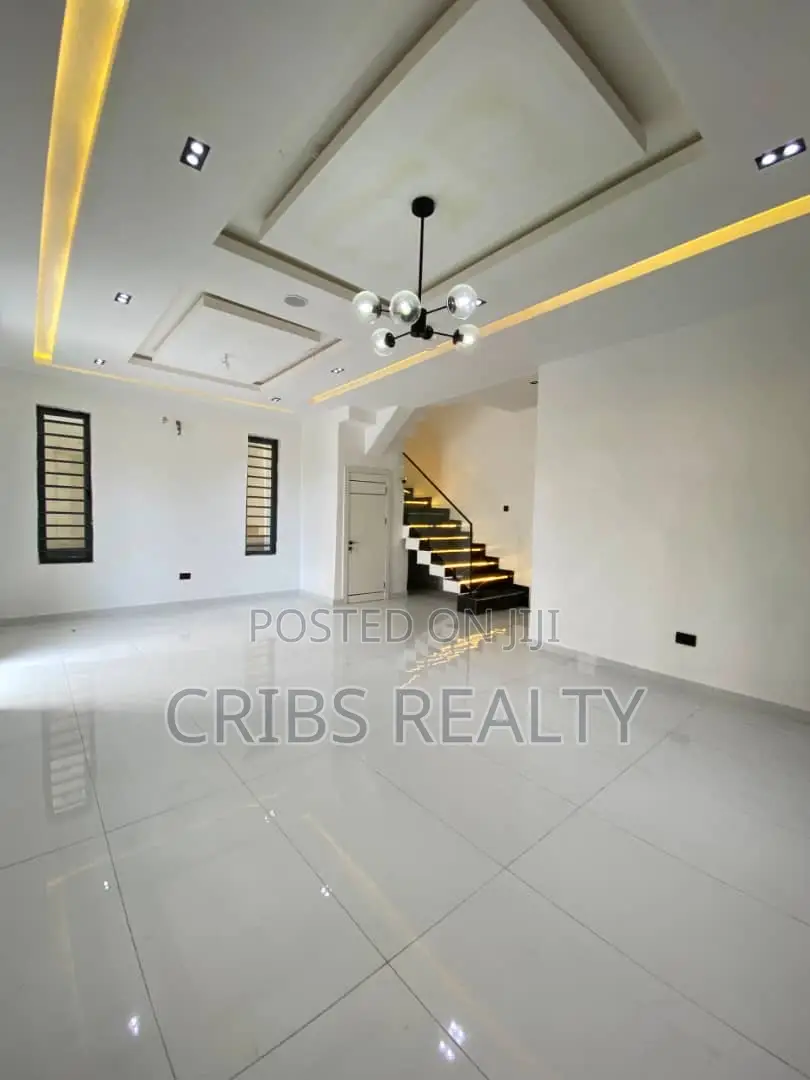 4bdrm Duplex in Idado for sale in Idado