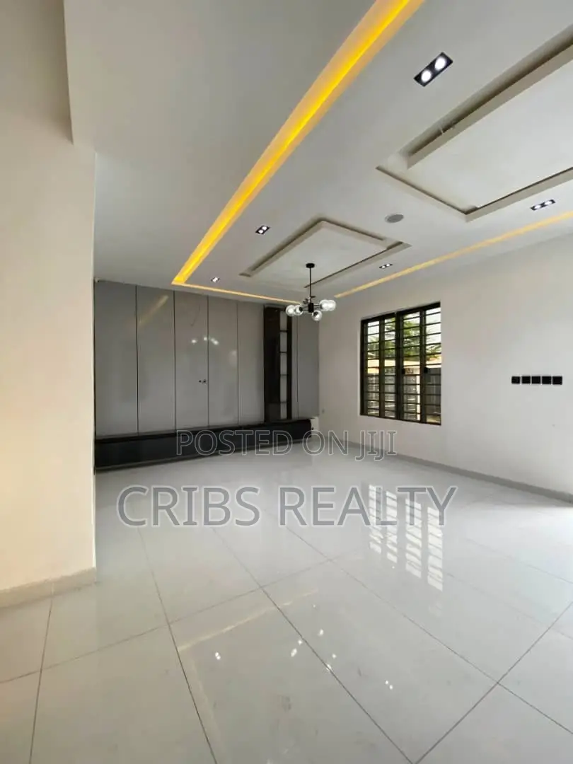 4bdrm Duplex in Idado for sale in Idado