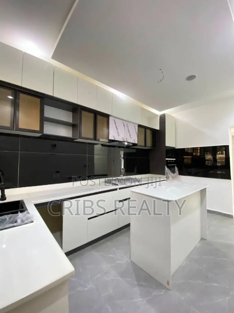 4bdrm Duplex in Idado for sale in Idado