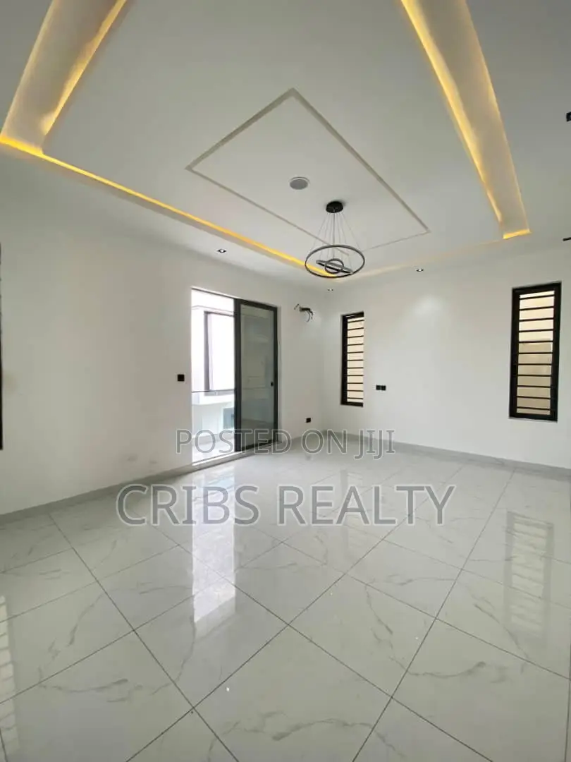 4bdrm Duplex in Idado for sale in Idado