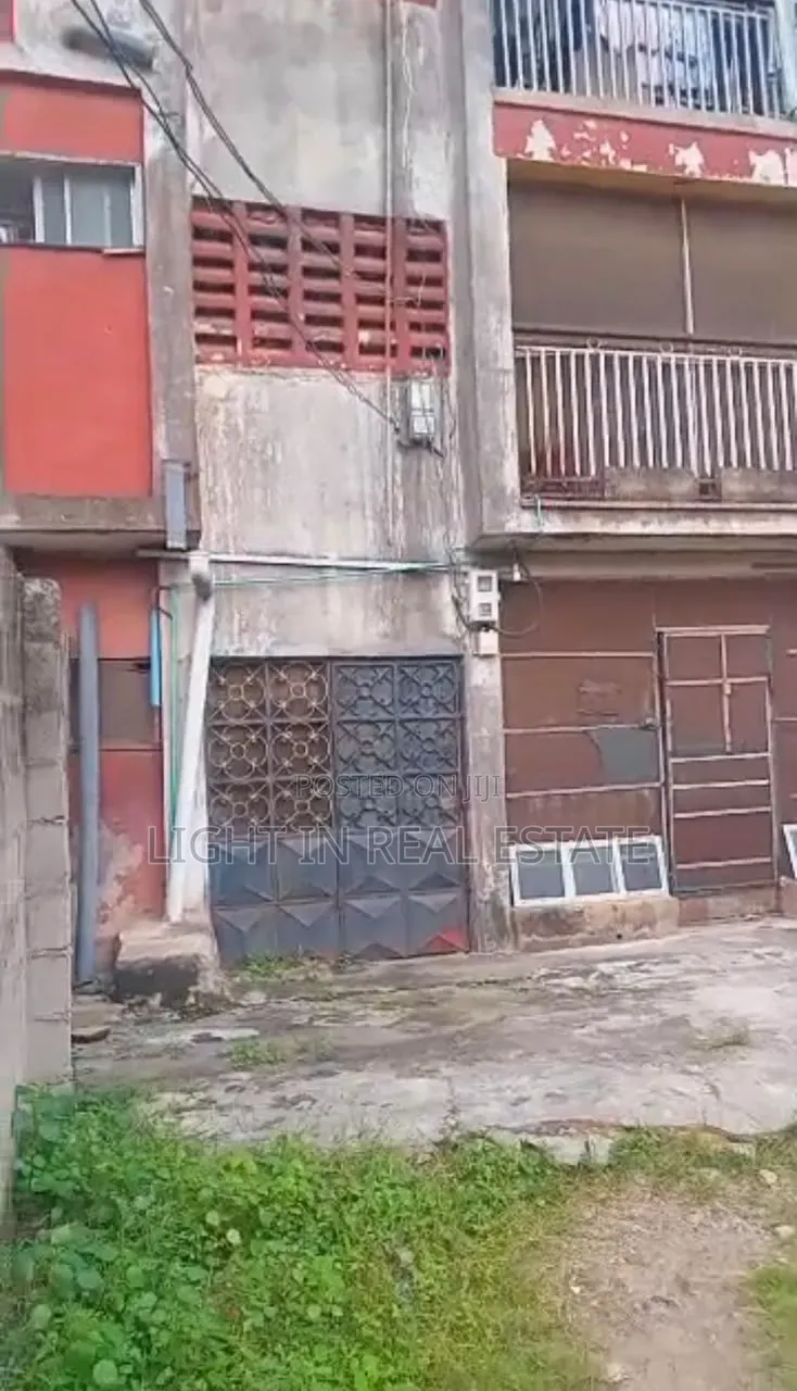 9bdrm Block of Flats in Abule Egba for sale in Abule Egba