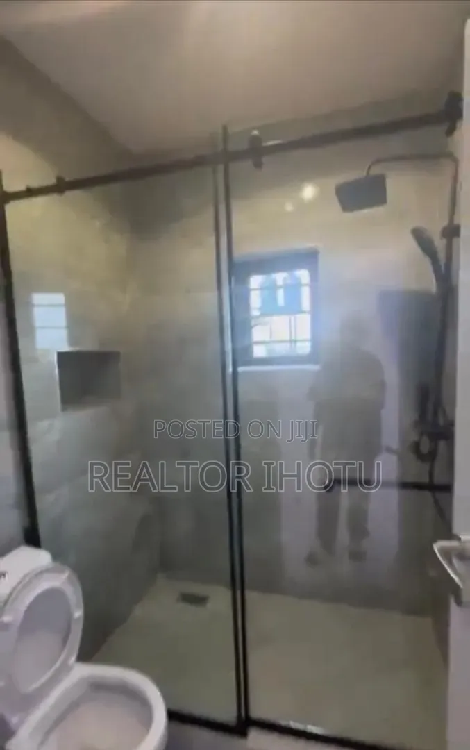 4bdrm Duplex in FHA for sale in FHA