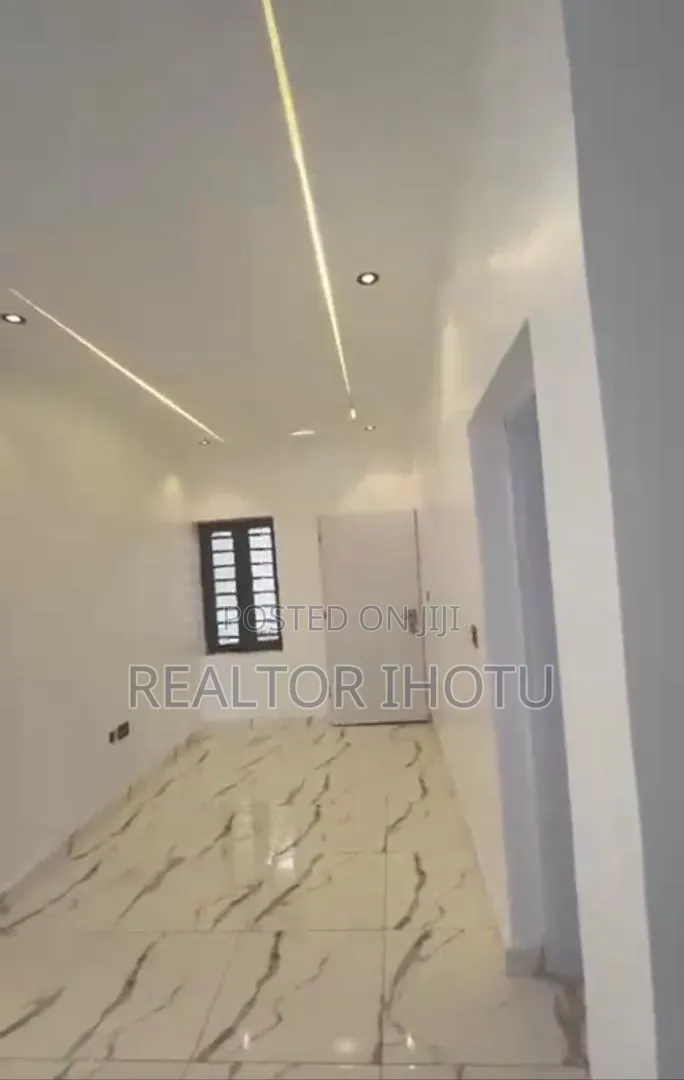 4bdrm Duplex in FHA for sale in FHA