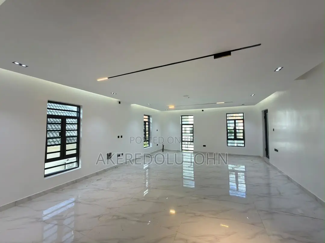 5bdrm Duplex in Apo Resettlement for sale in Apo Resettlement