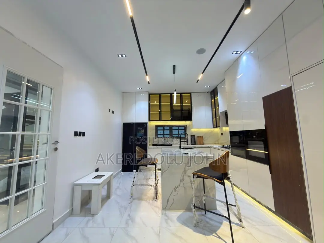 5bdrm Duplex in Apo Resettlement for sale in Apo Resettlement