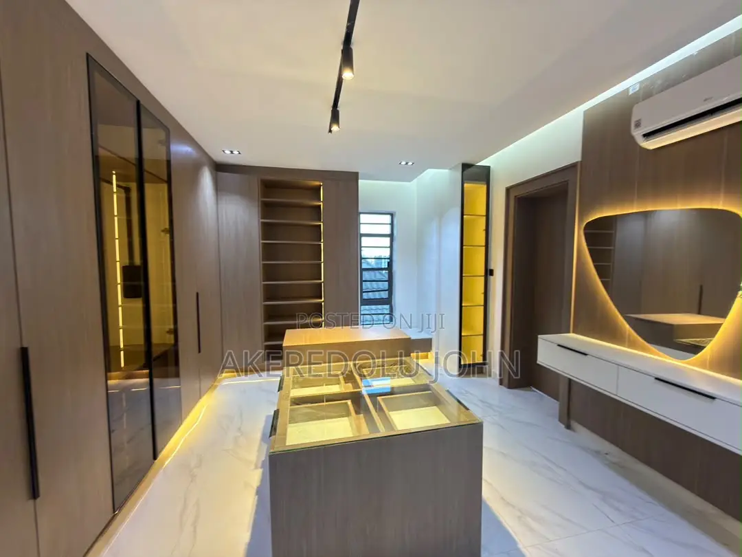 5bdrm Duplex in Apo Resettlement for sale in Apo Resettlement