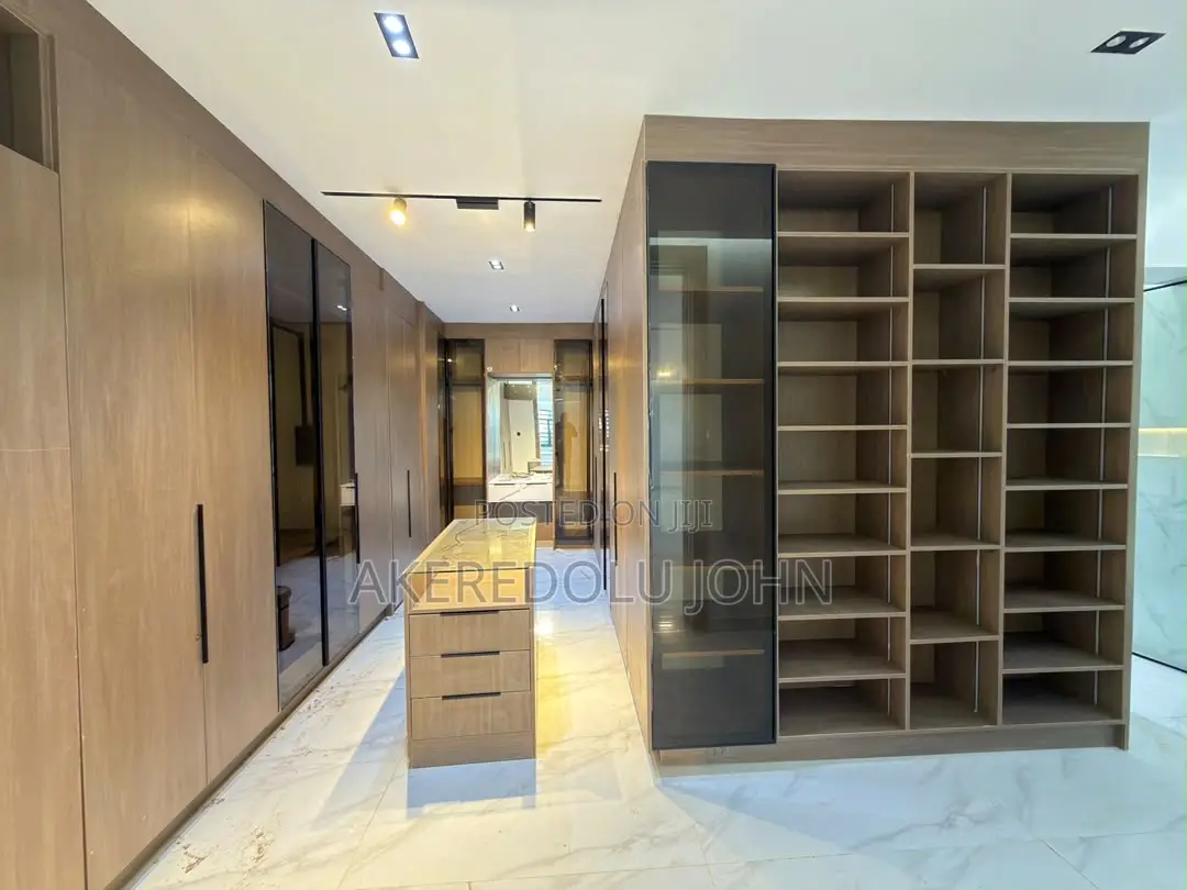 5bdrm Duplex in Apo Resettlement for sale in Apo Resettlement