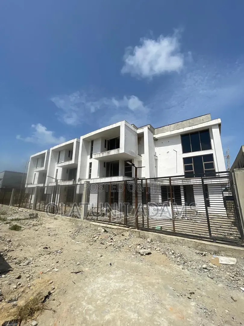 Furnished 2bdrm Apartment in Beside Beach View, Chevron for sale in Chevron