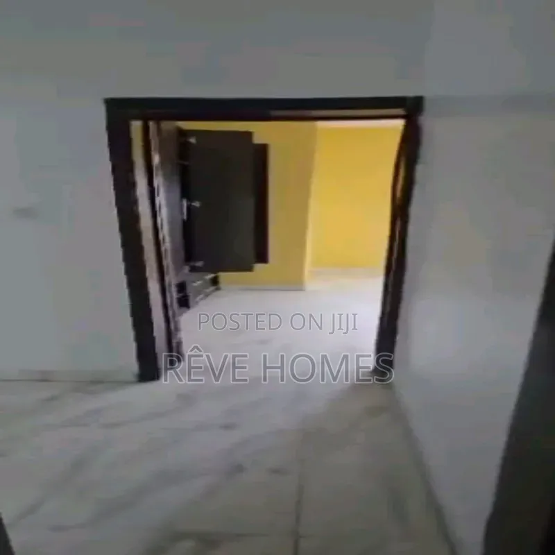 3bdrm Block of Flats in Adekunle for rent in Adekunle