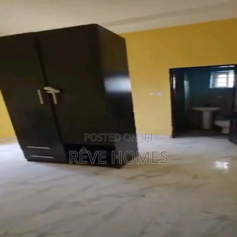 3bdrm Block of Flats in Adekunle for rent in Adekunle