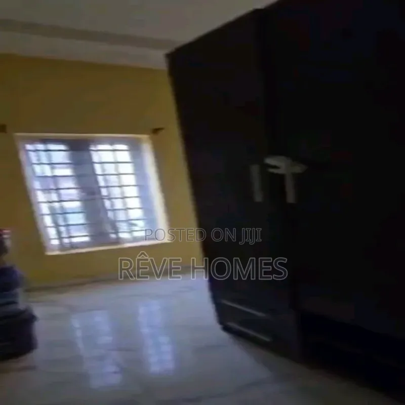 3bdrm Block of Flats in Adekunle for rent in Adekunle