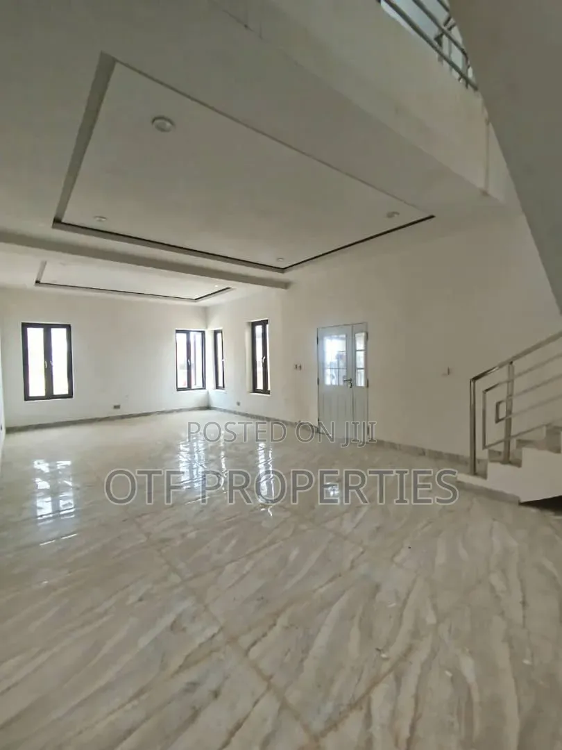 5bdrm Duplex in Guzape for sale in Guzape District