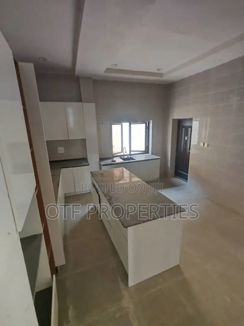 5bdrm Duplex in Guzape for sale in Guzape District