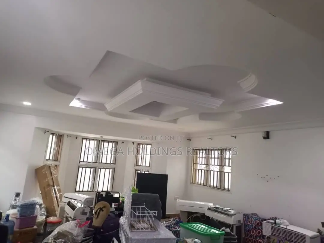 3bdrm Apartment in Kolapo Ishola Gra, Akobo for rent in Akobo