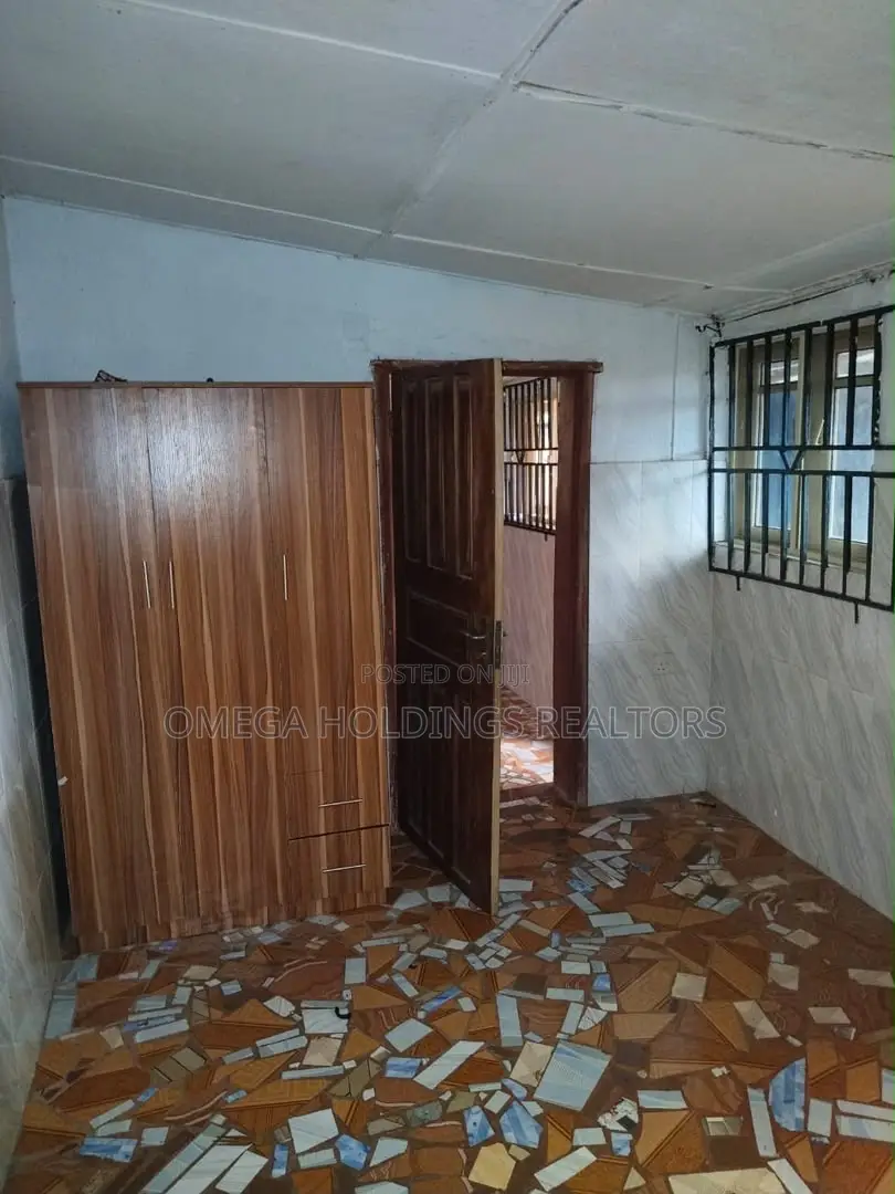 3bdrm Apartment in Kolapo Ishola Gra, Akobo for rent in Akobo