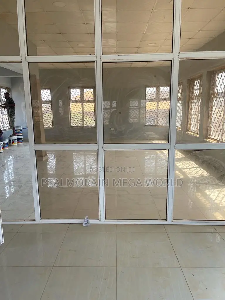 PRIME MULTI-LEVEL COMMERCIAL SPACE* • Suitable For: Supermarket Etc in Akala Express