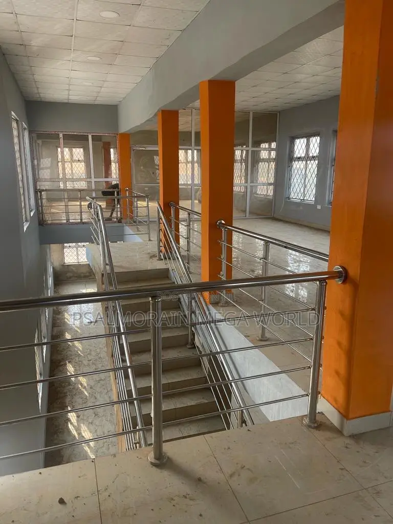 PRIME MULTI-LEVEL COMMERCIAL SPACE* • Suitable For: Supermarket Etc in Akala Express