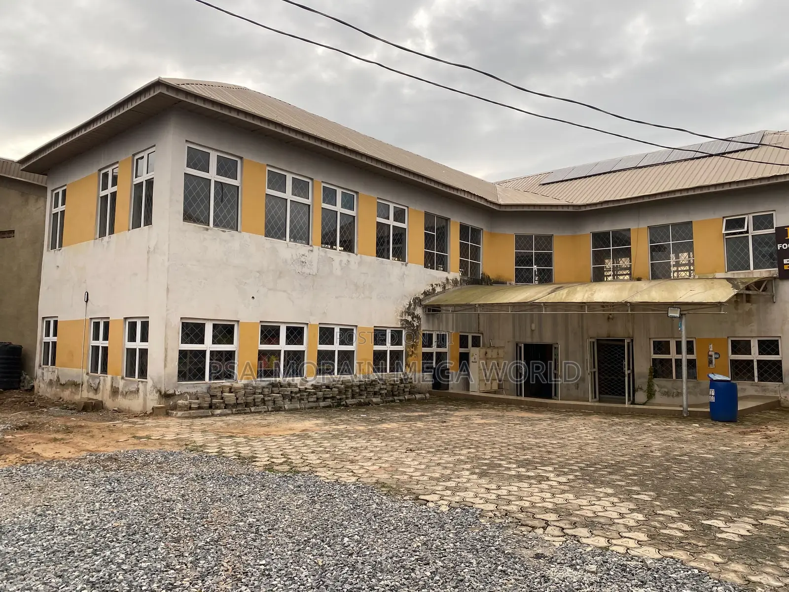PRIME MULTI-LEVEL COMMERCIAL SPACE* • Suitable For: Supermarket Etc in Akala Express