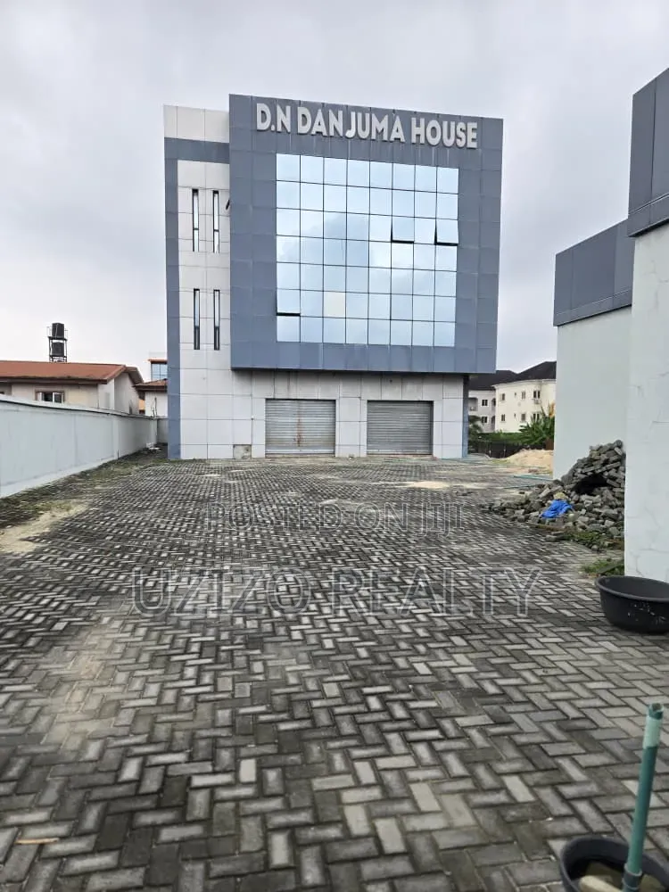 Prime Commercial Property Directly on Lekki Epe Expressway in Sangotedo