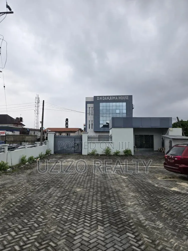 Prime Commercial Property Directly on Lekki Epe Expressway in Sangotedo