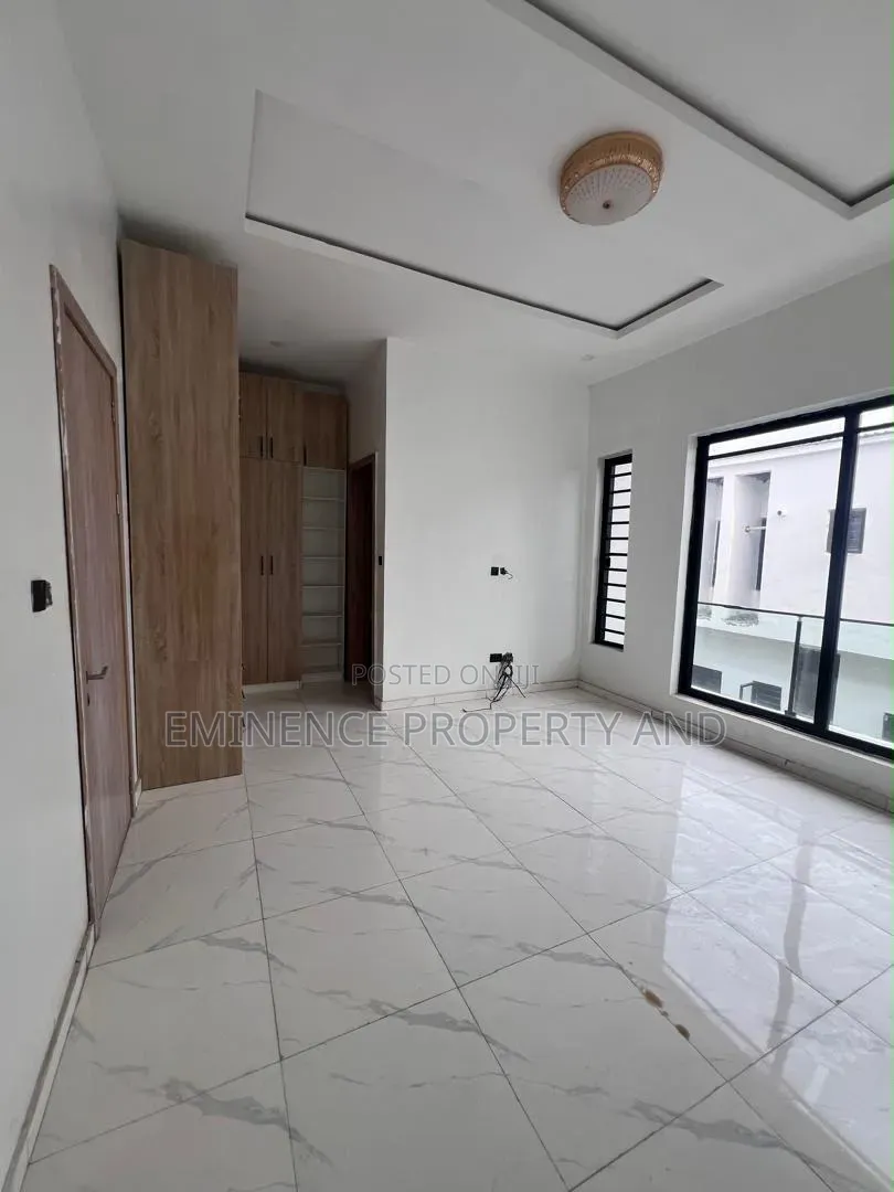 4bdrm Duplex in Ikota for rent in Ikota