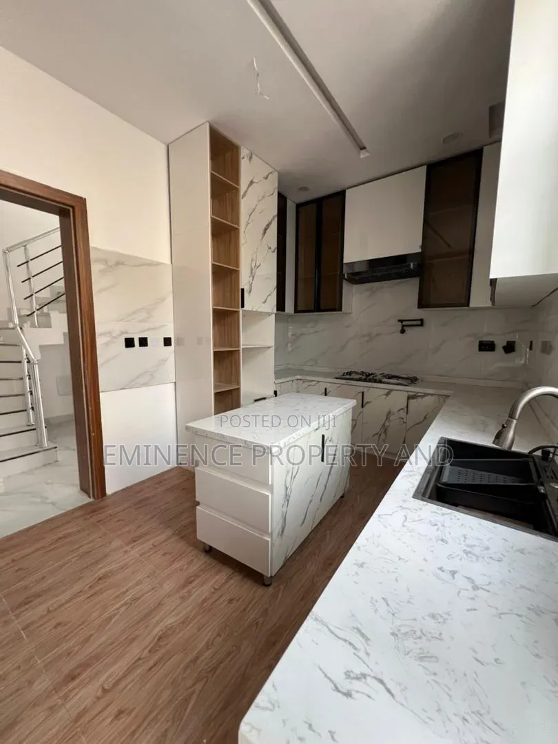 4bdrm Duplex in Sangotedo for sale in Sangotedo