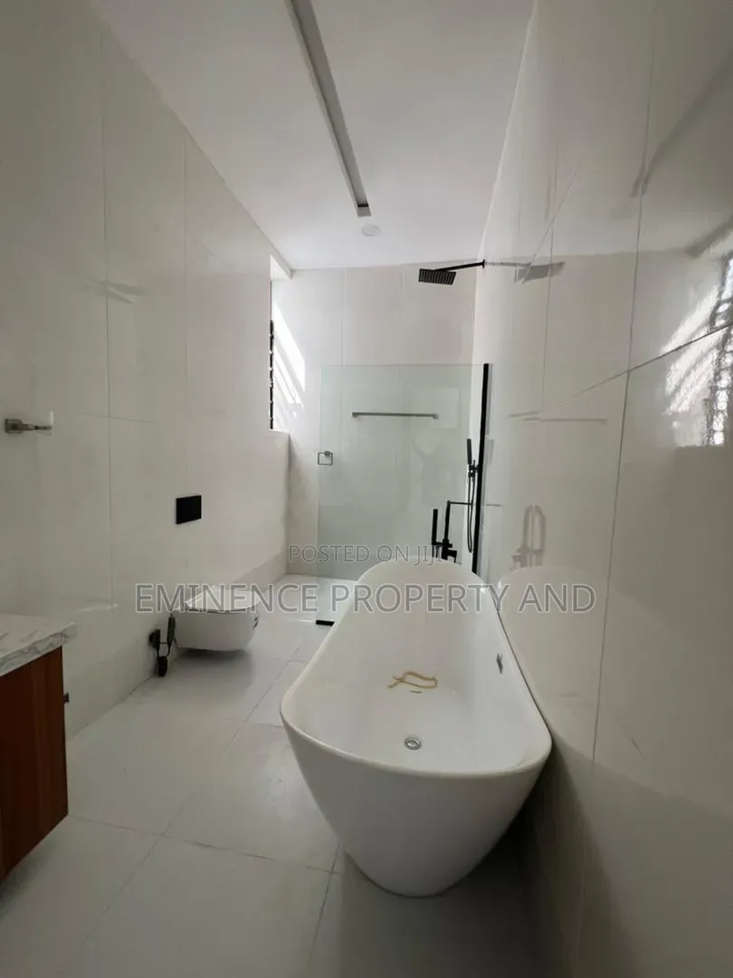 4bdrm Duplex in Sangotedo for sale in Sangotedo