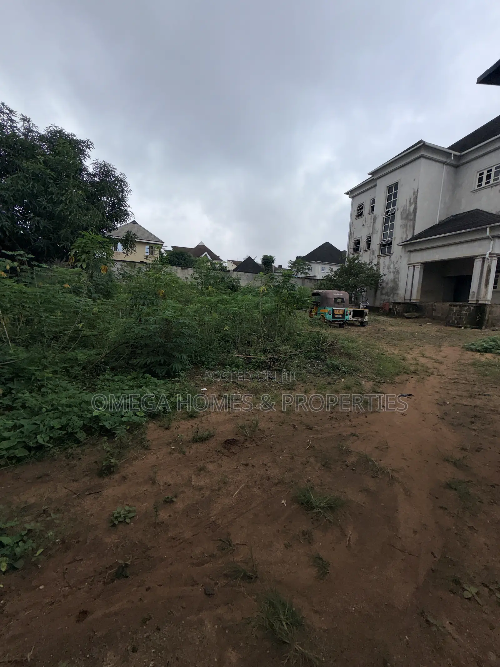 Elegant 30-Room Building on 5 Plots in Ehimiri in Umuahia