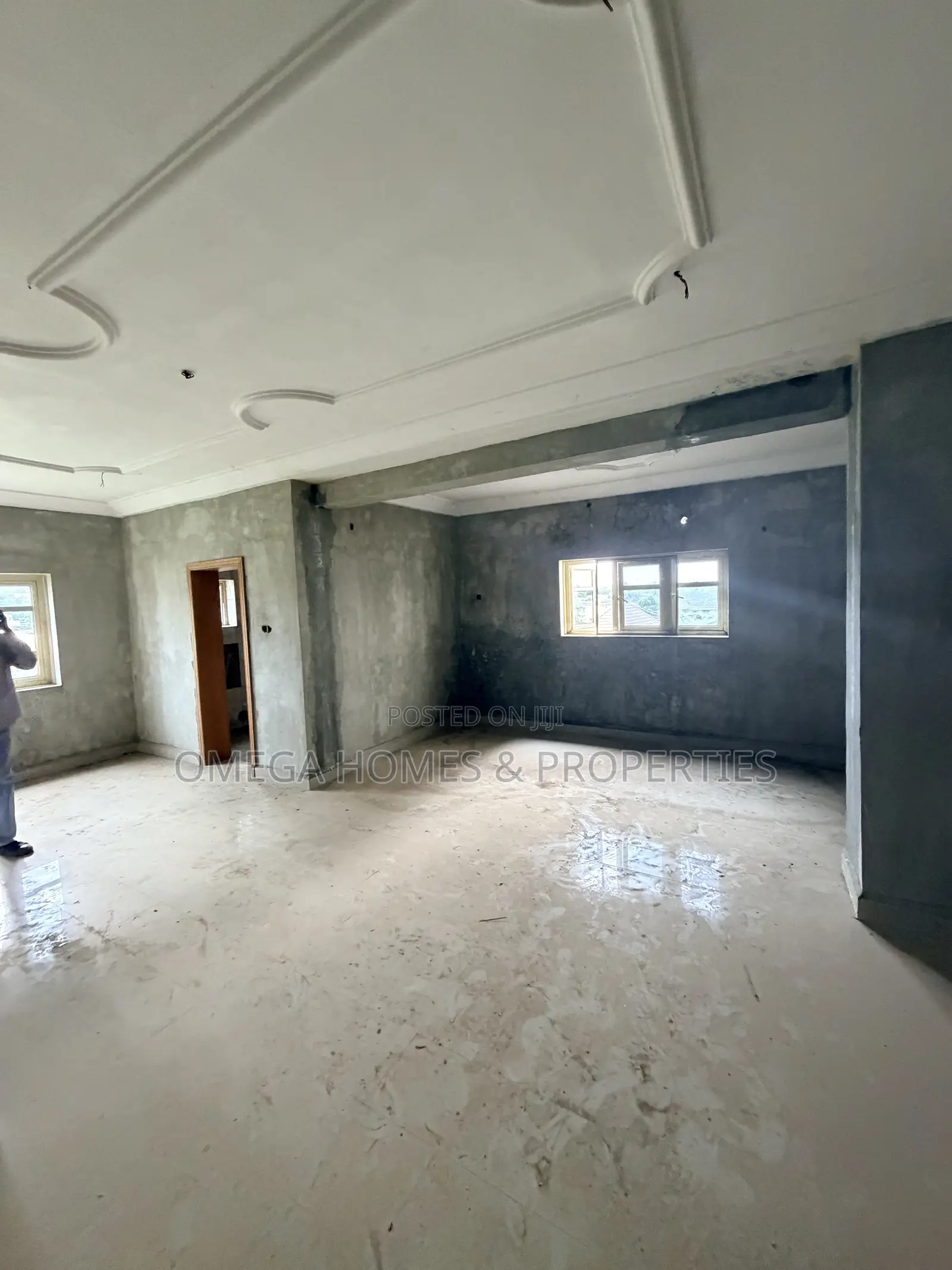 Elegant 30-Room Building on 5 Plots in Ehimiri in Umuahia