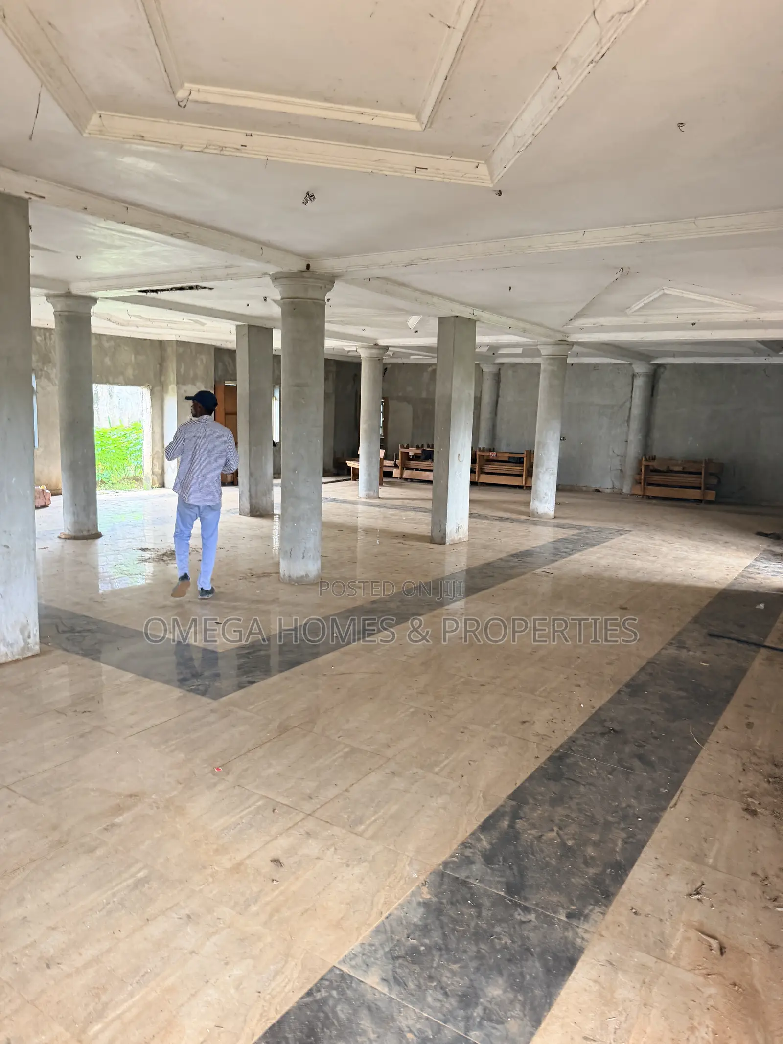 Elegant 30-Room Building on 5 Plots in Ehimiri in Umuahia
