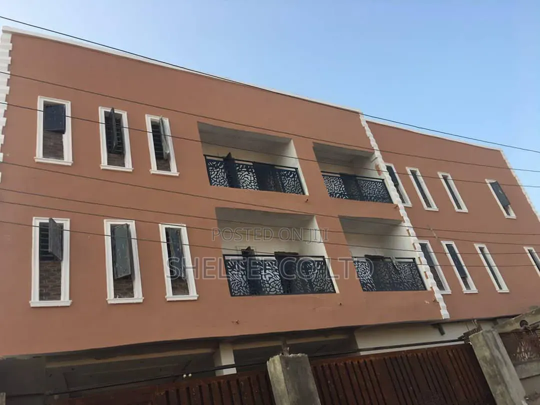 2bdrm Block of Flats in Bode Thomas for sale in Bode Thomas