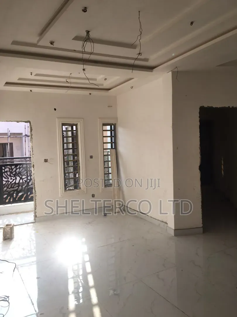 2bdrm Block of Flats in Bode Thomas for sale in Bode Thomas