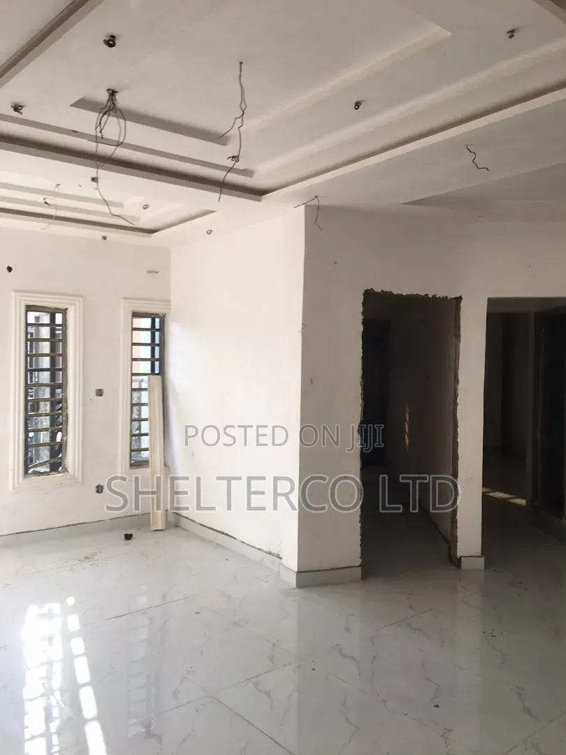 2bdrm Block of Flats in Bode Thomas for sale in Bode Thomas