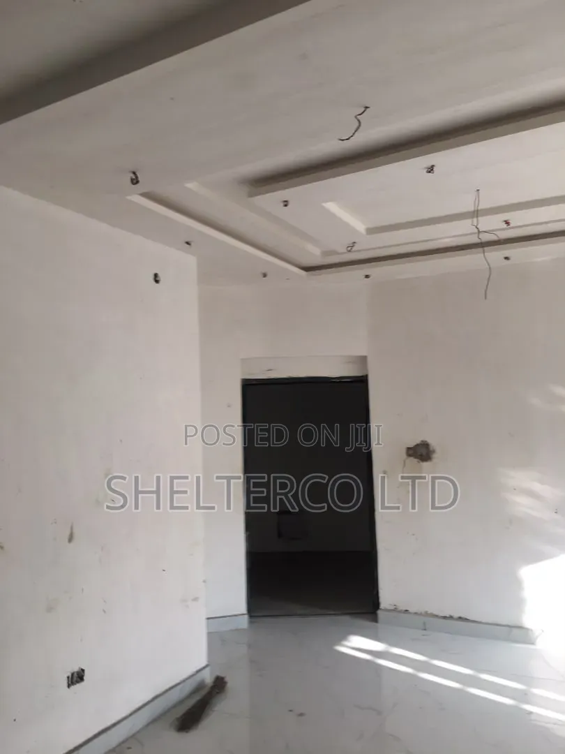 2bdrm Block of Flats in Bode Thomas for sale in Bode Thomas