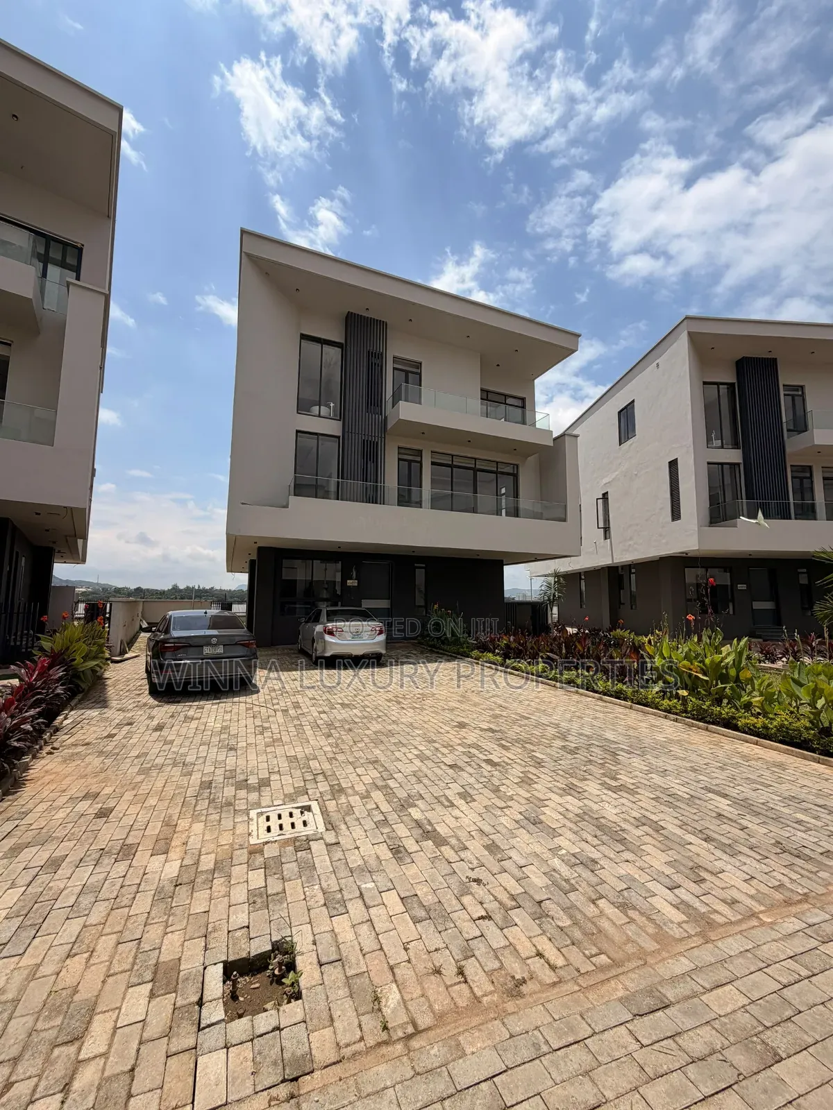 6bdrm Duplex in Jabi Main for sale in Jabi