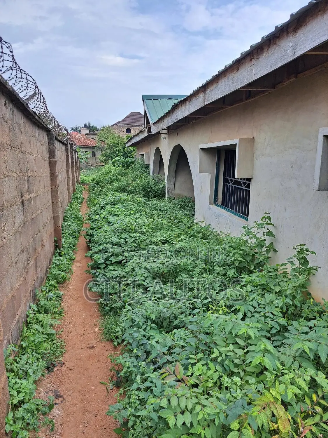 8bdrm Block of Flats in Peace Estate, Ibadan for sale in Ibadan