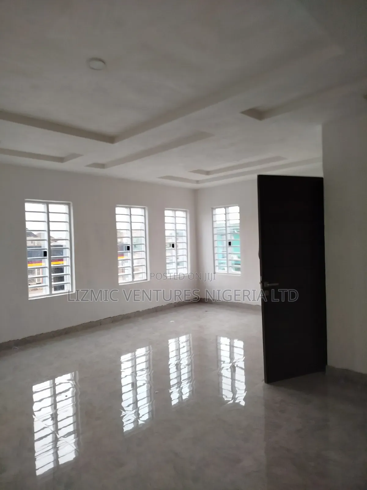 Office Space Tolet in Ikotun / Ikotun/Igando