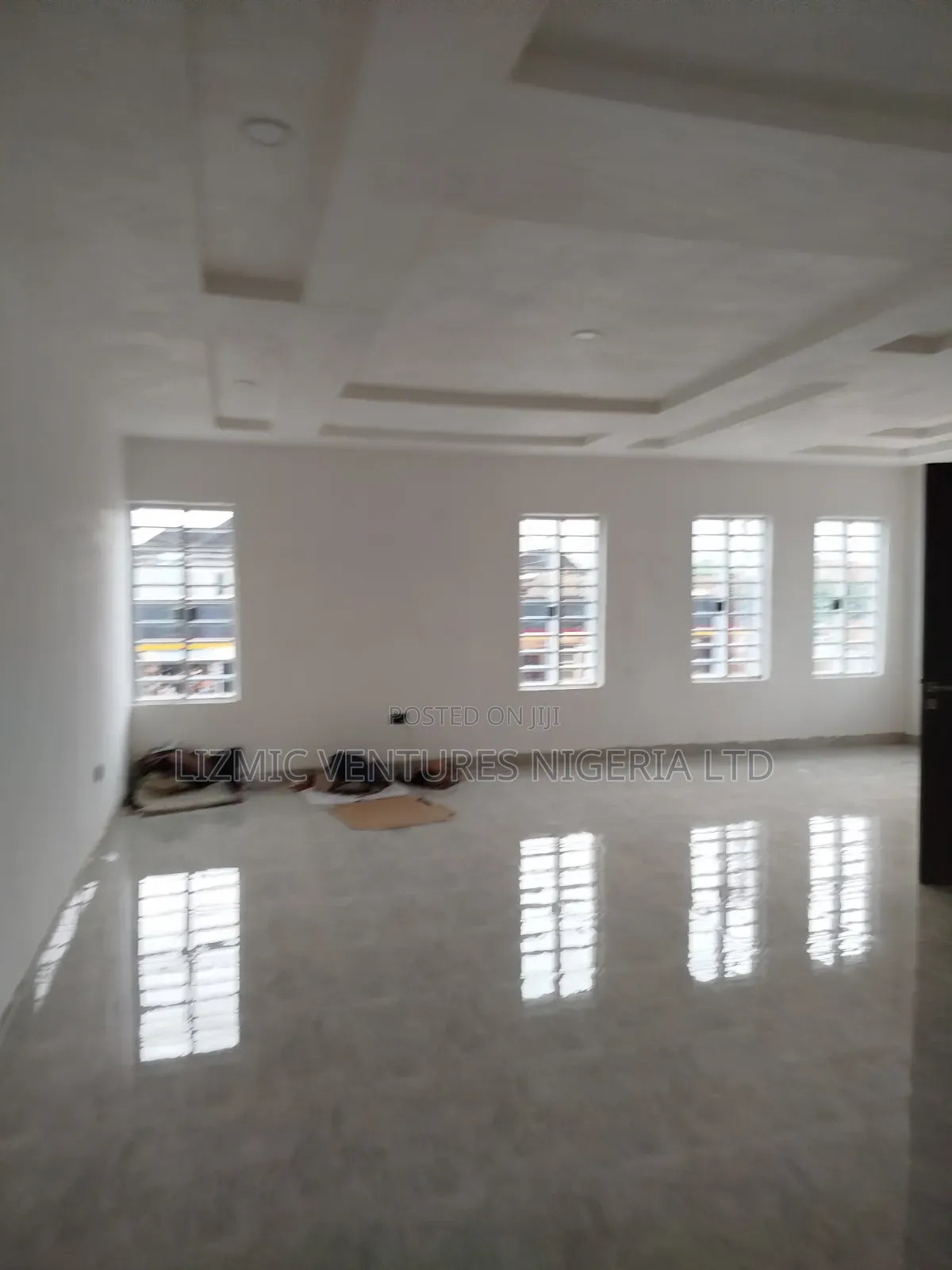 Office Space Tolet in Ikotun / Ikotun/Igando