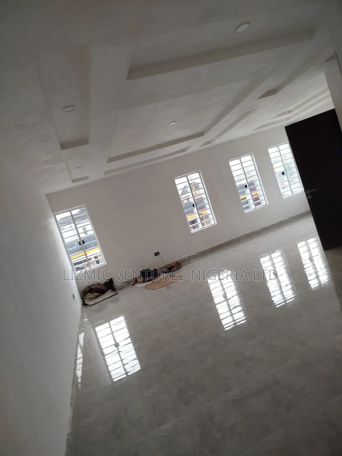 Office Space Tolet in Ikotun / Ikotun/Igando