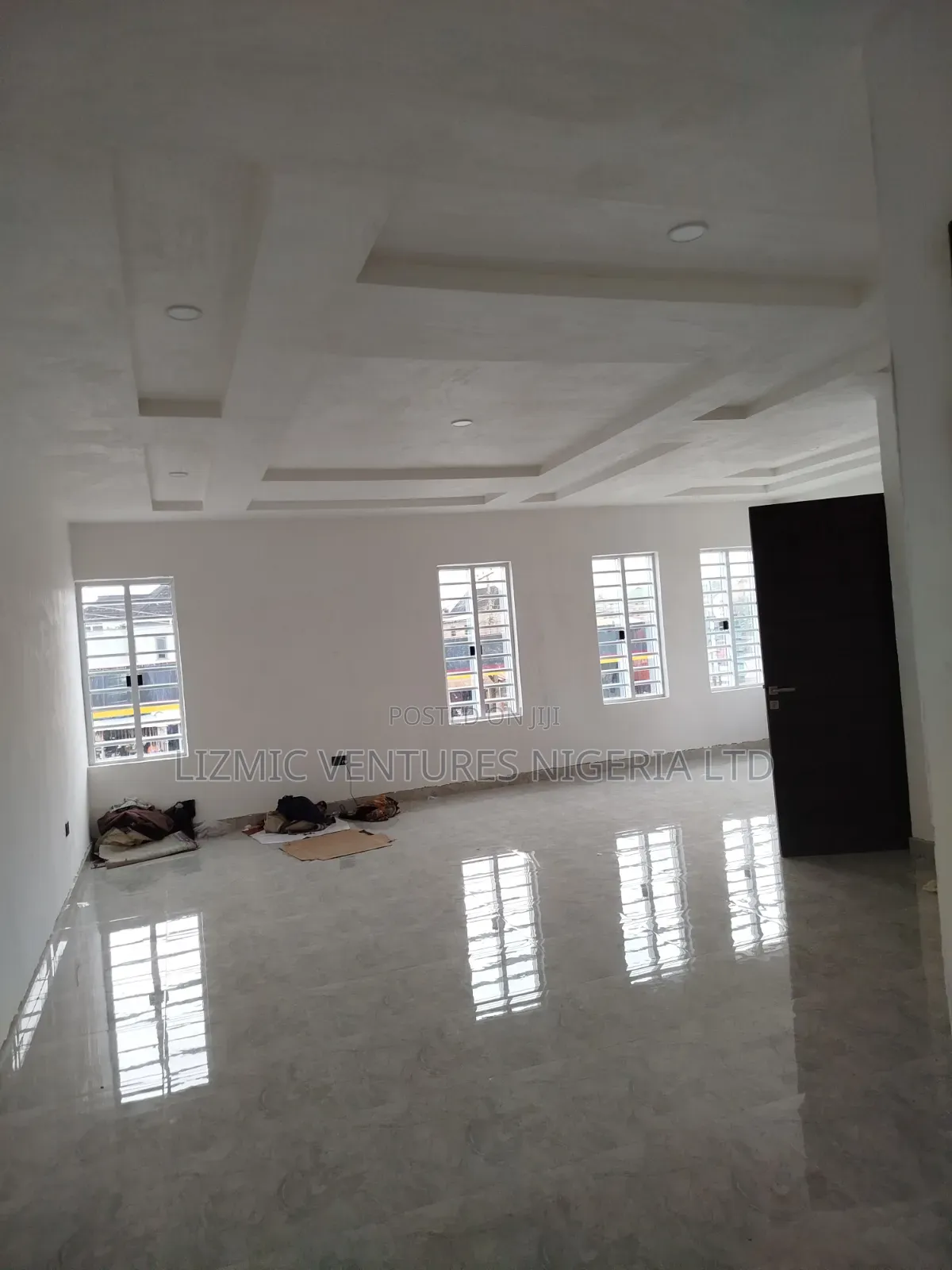 Office Space Tolet in Ikotun / Ikotun/Igando