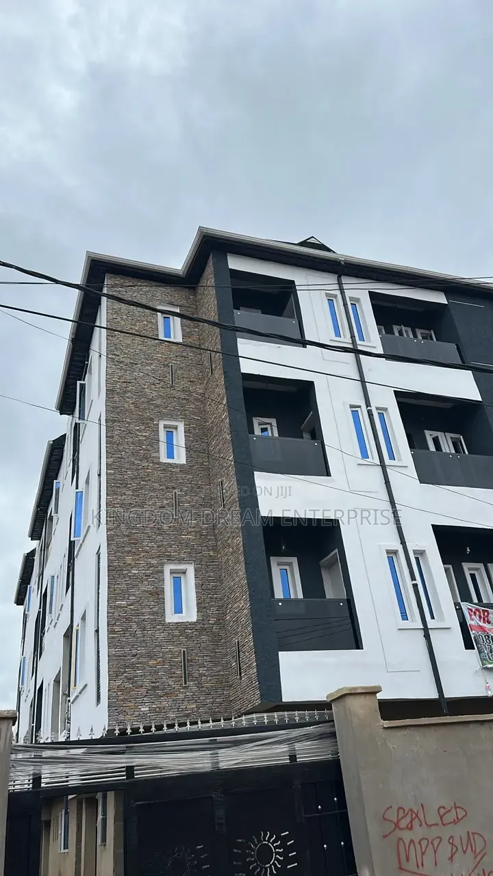 2bdrm Apartment in Yaba Lagos, Alagomeji for sale in Alagomeji