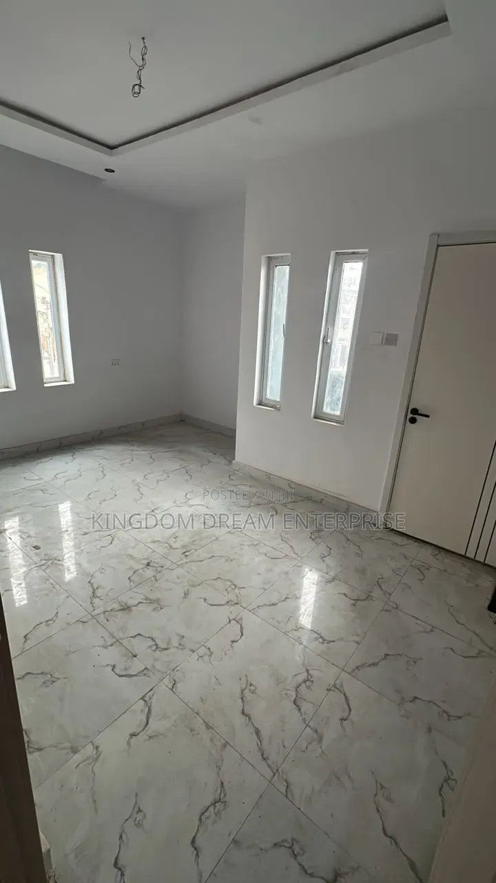 2bdrm Apartment in Yaba Lagos, Alagomeji for sale in Alagomeji