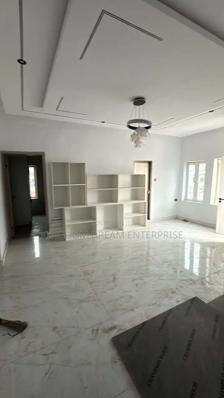 2bdrm Apartment in Yaba Lagos, Alagomeji for sale in Alagomeji