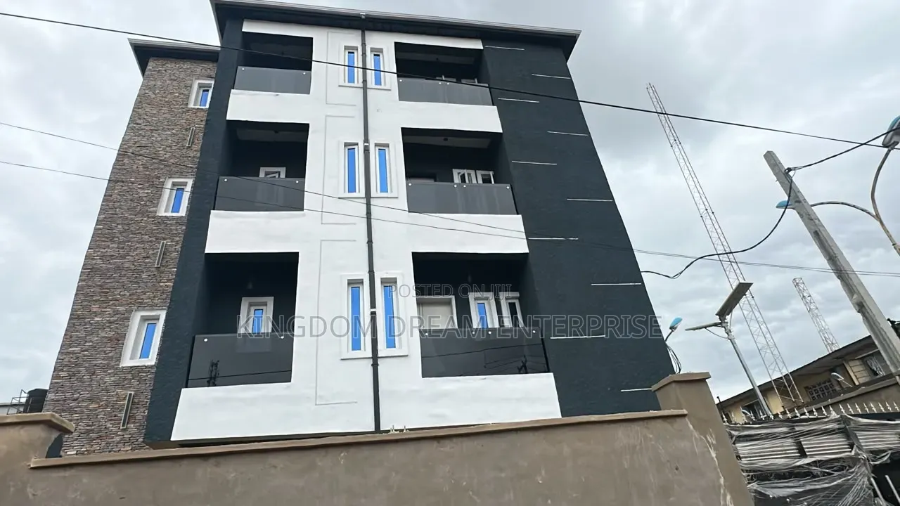 2bdrm Apartment in Yaba Lagos, Alagomeji for sale in Alagomeji