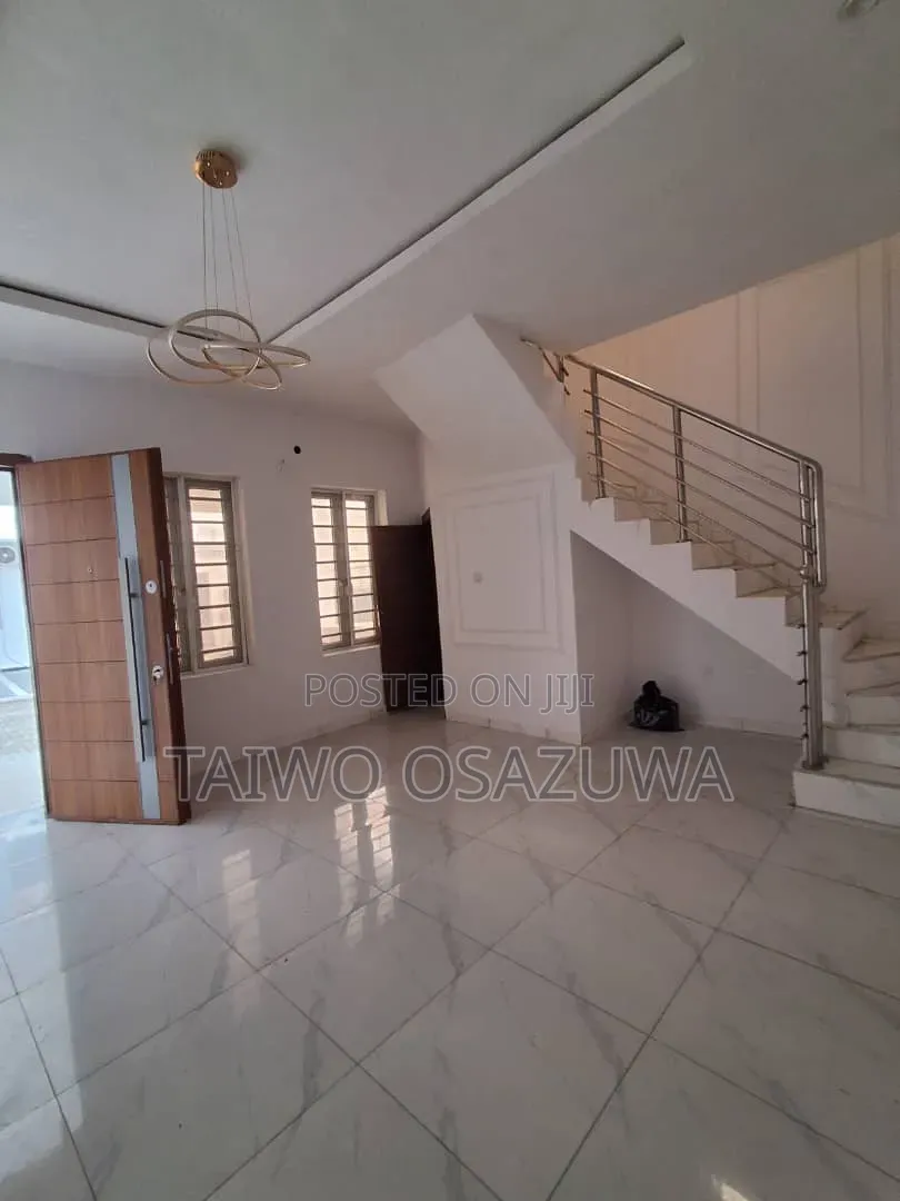 3bdrm Duplex in Ajah for sale in Ado / Ajah