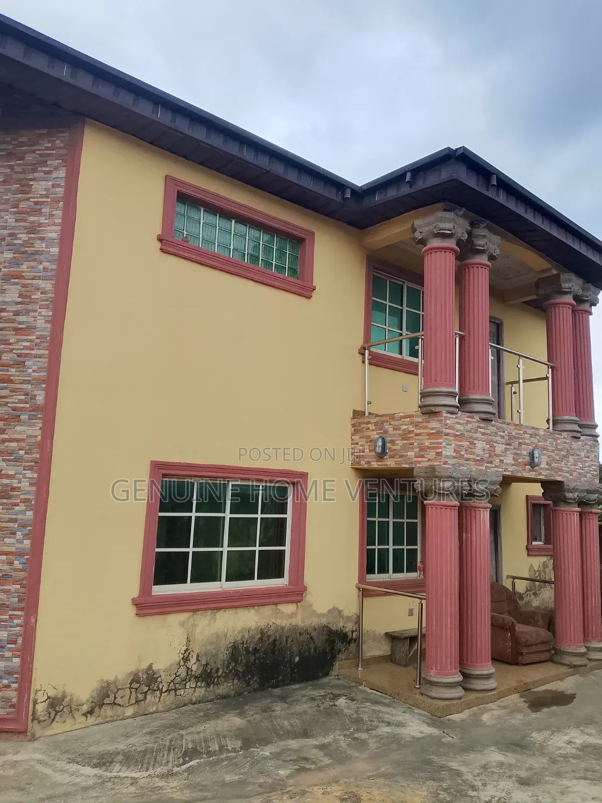 5bdrm Duplex in Jumofak for sale in Jumofak